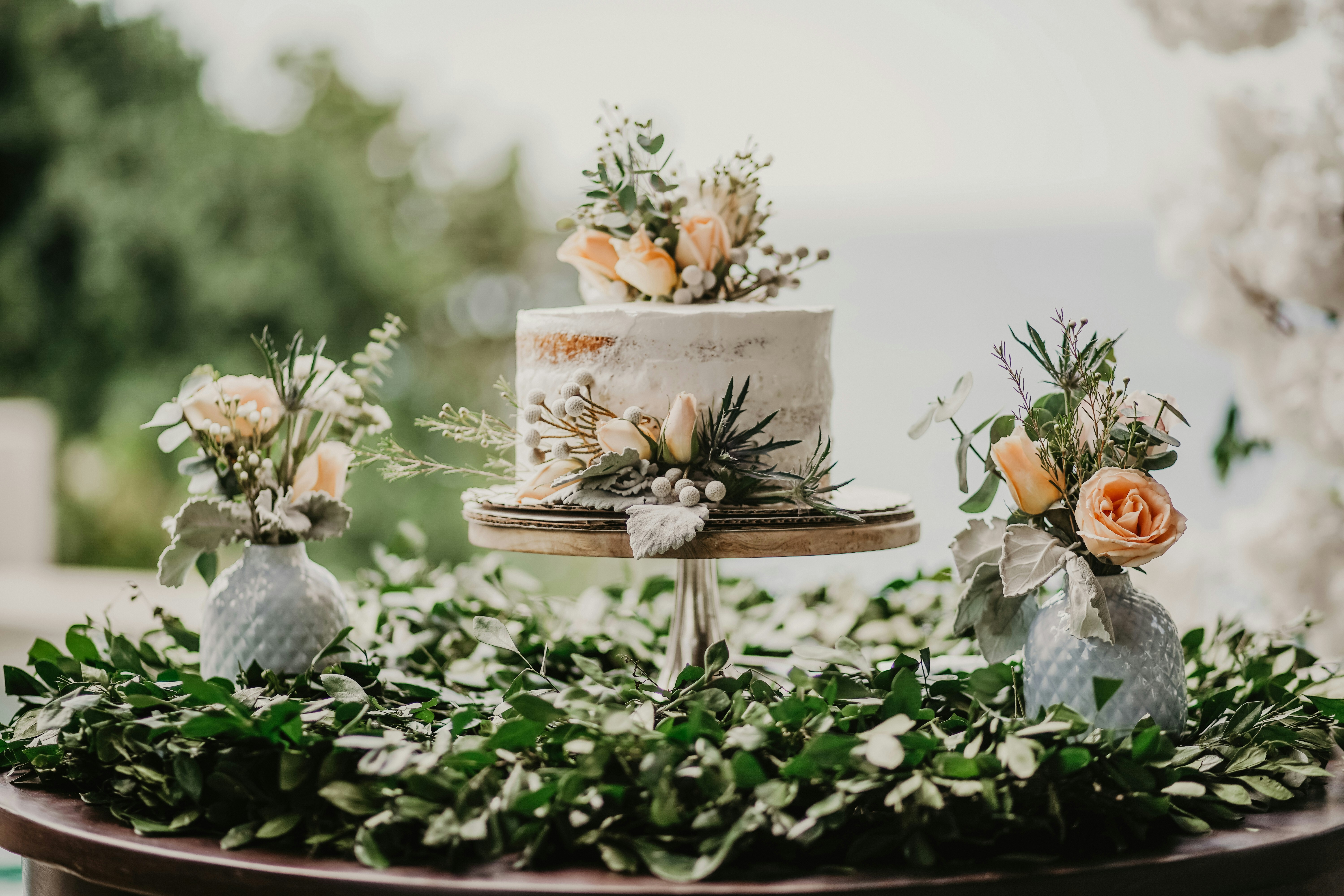 micro-wedding small 6" cake